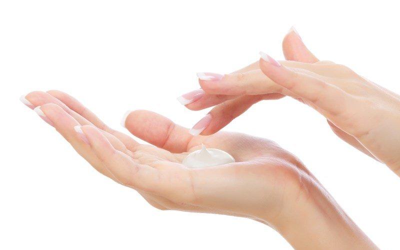 Как смягчить кожу рук: несколько действенных рецептов В чем попарить руки для смягчения